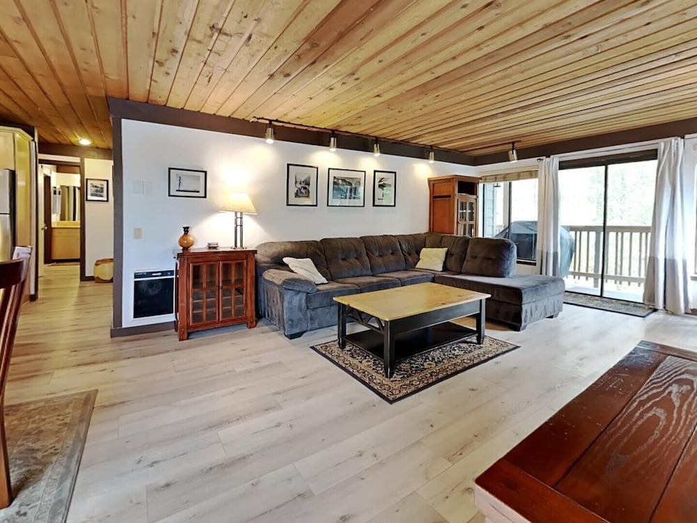 Condo, 2 Bedrooms