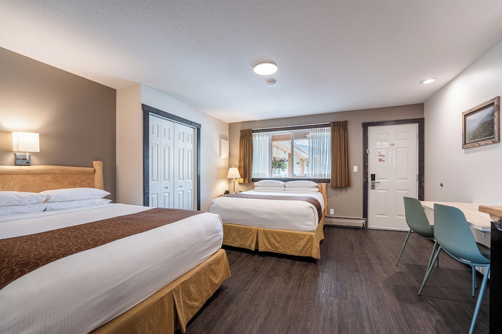 Premium Room, Multiple Beds, Non Smoking photo 1