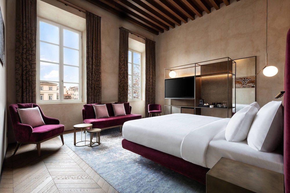 Junior Suite, 1 King Bed, City View