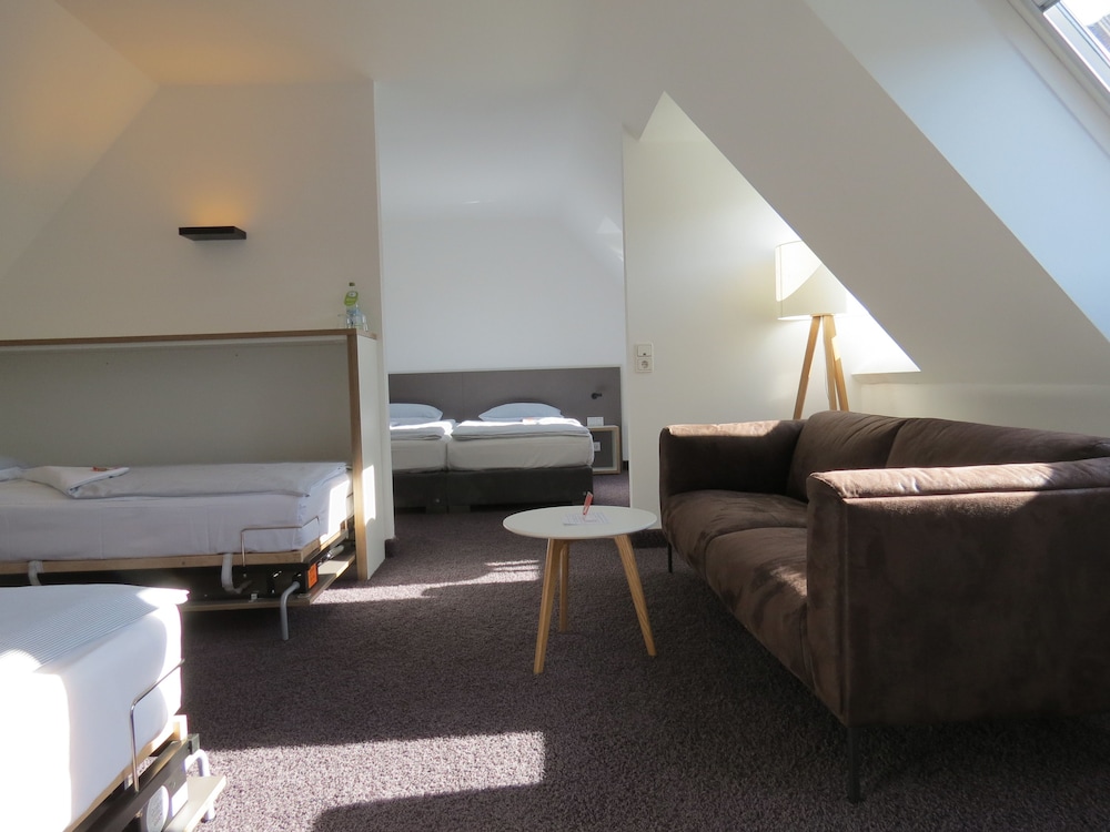 Economy Quadruple Room, 1 Bedroom, Non Smoking photo 2