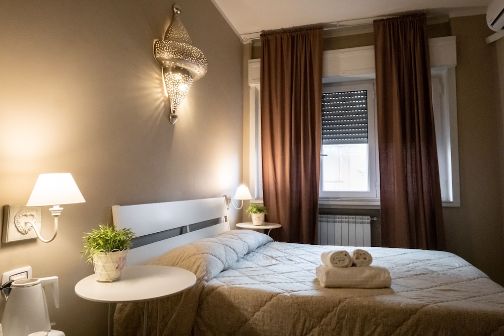 Classic Double Room, 1 Bedroom, Private Bathroom (1-2) - Photo 6