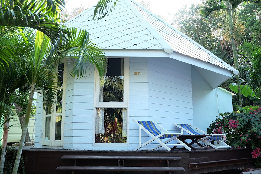 Garden view cottage photo 2