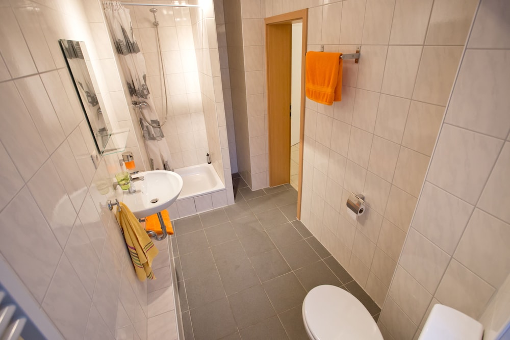 Standard Triple Room, Non Smoking photo 2