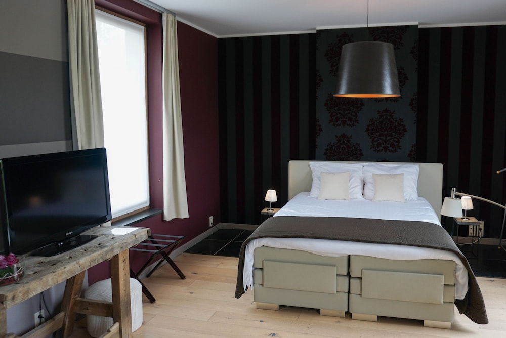 Deluxe Studio Suite, Kitchenette, River View photo 1