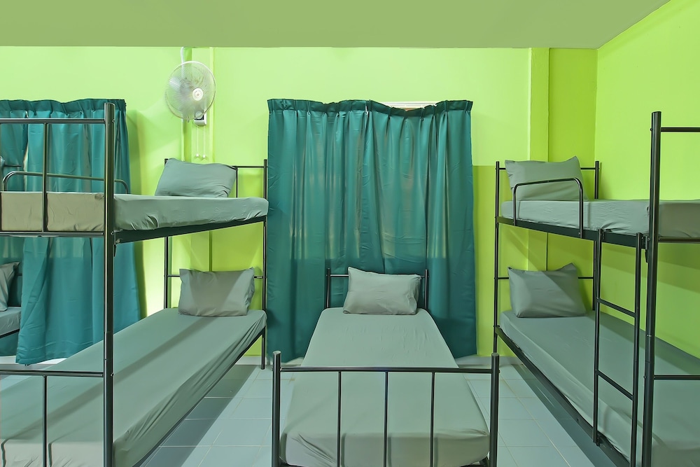 Shared Dormitory, Women only