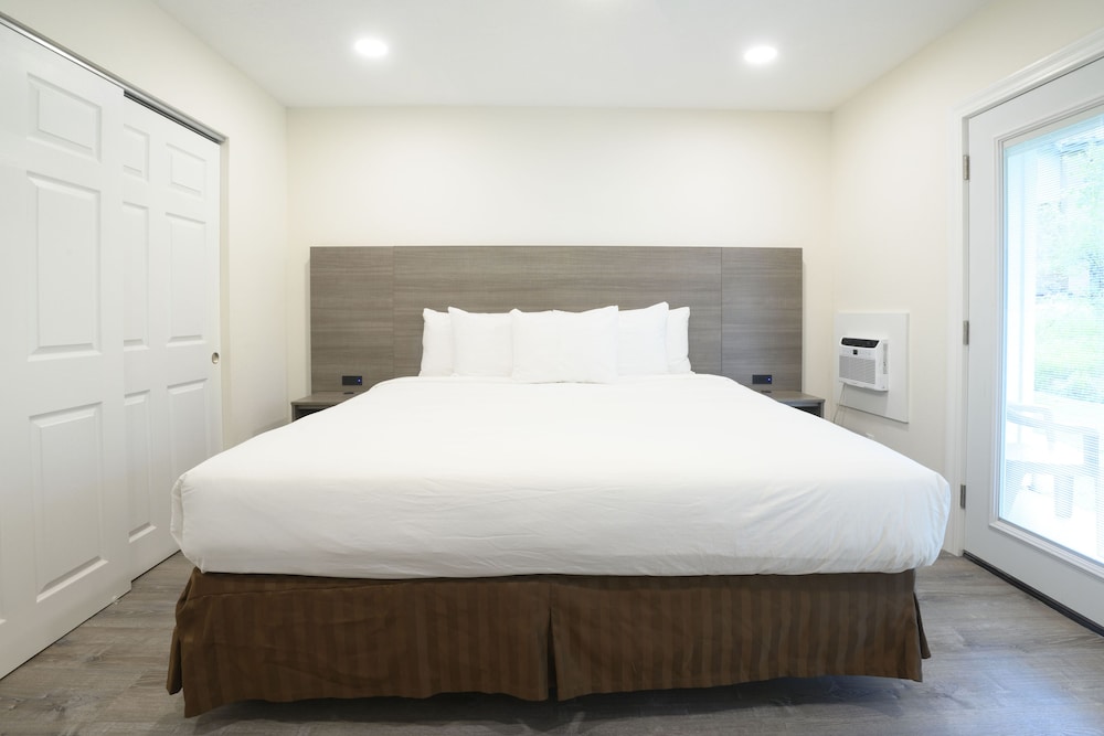 Suite, 1 Bedroom - Photo 3