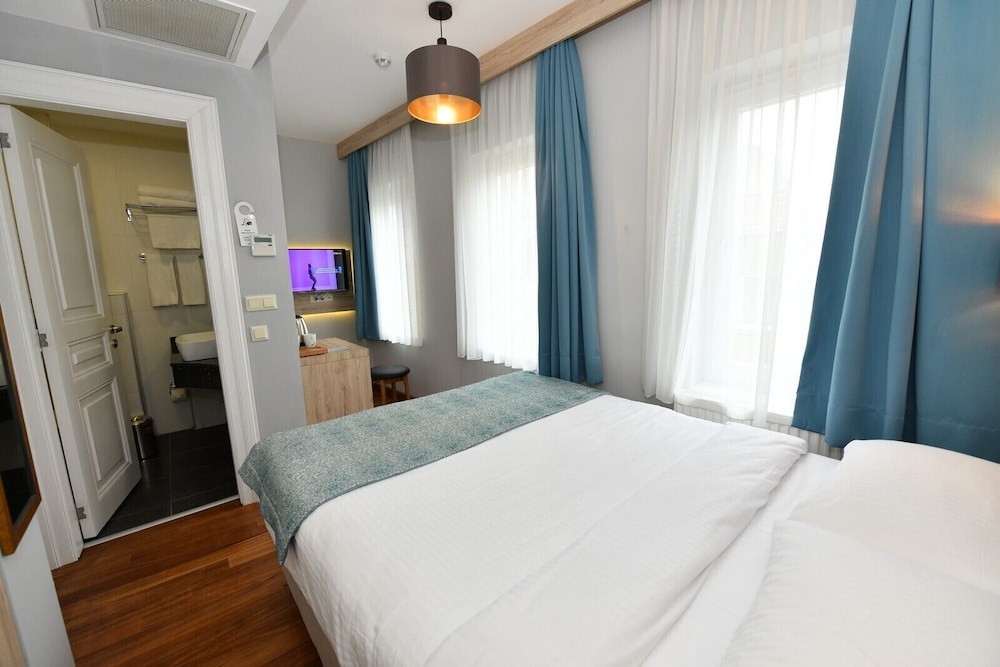 Economy Double Room photo 3