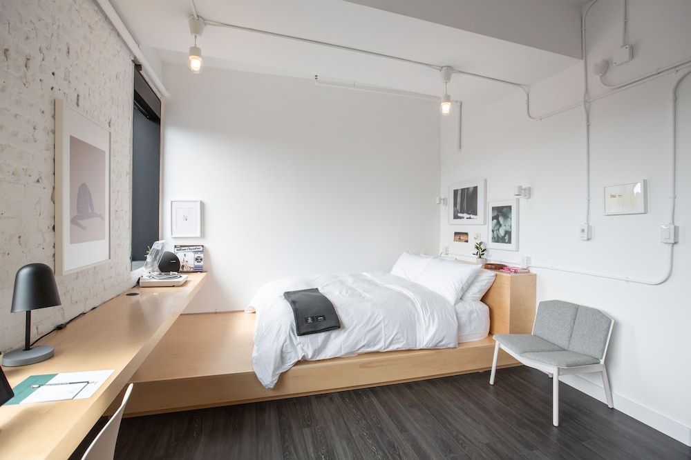Signature Studio, 1 Queen Bed - Photo 1