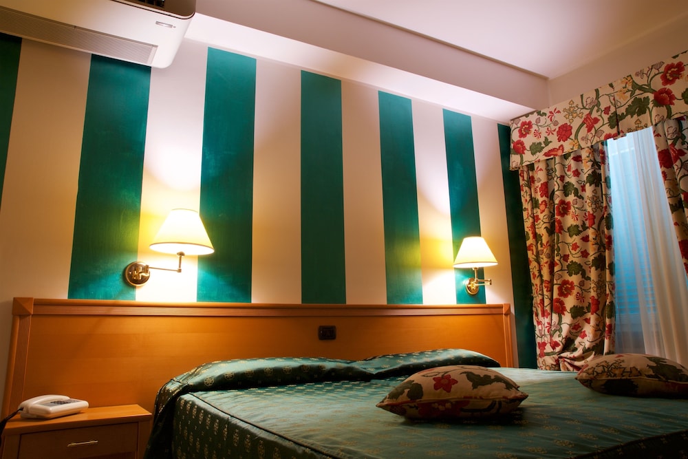 Double or Twin Room - Photo 6