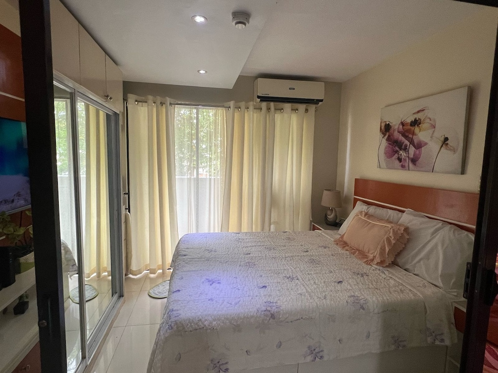 Classic Condo, 1 Queen Bed, Accessible, Non Smoking photo 3