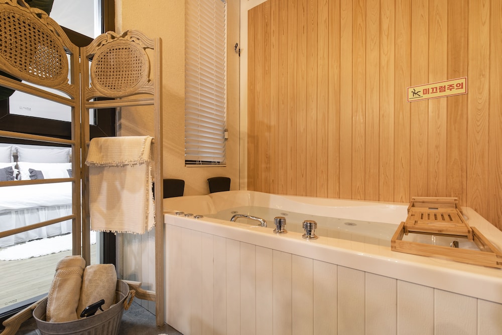 Basic Studio, 1 Queen Bed, Sea View (private whirlpool, 103) - Photo 24
