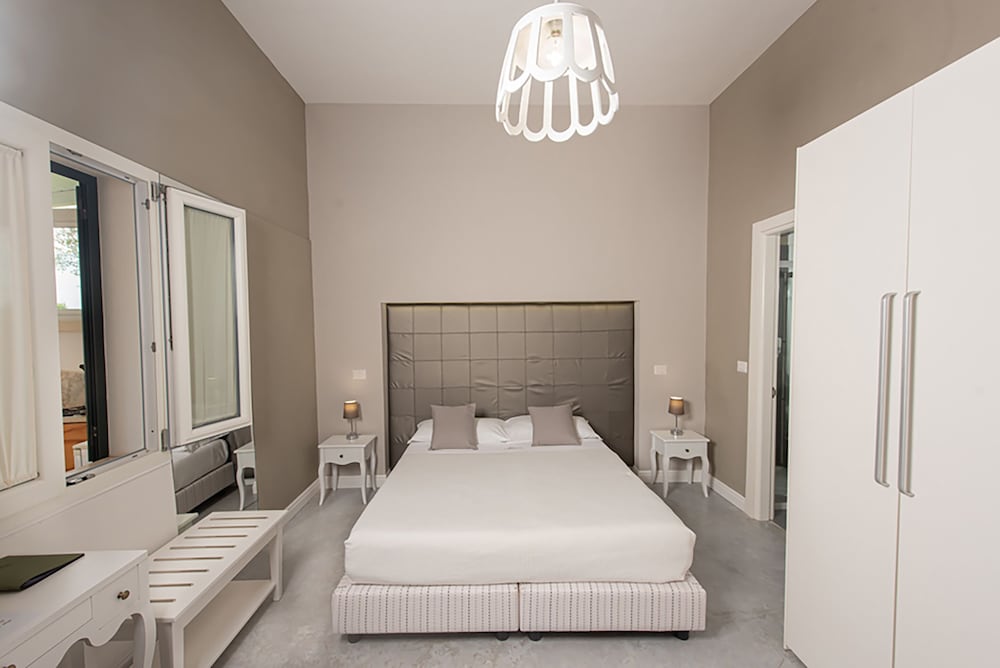 Grand Room, Kitchenette, Garden Area photo 3