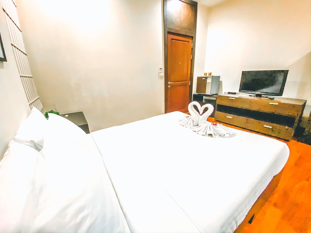 Deluxe Room - Photo 9