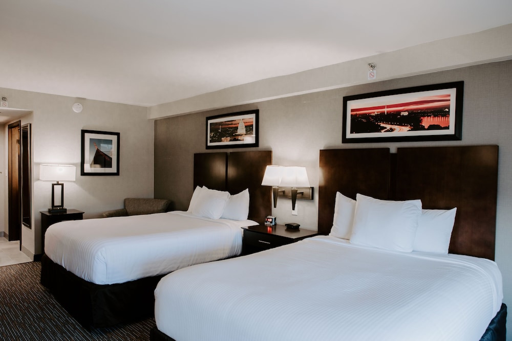 Standard Room, 2 Queen Beds - Photo 2