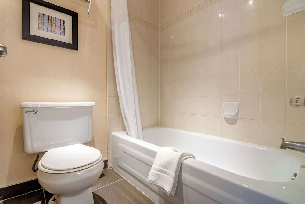 Standard Room, 2 Queen Beds, Non Smoking - Photo 4