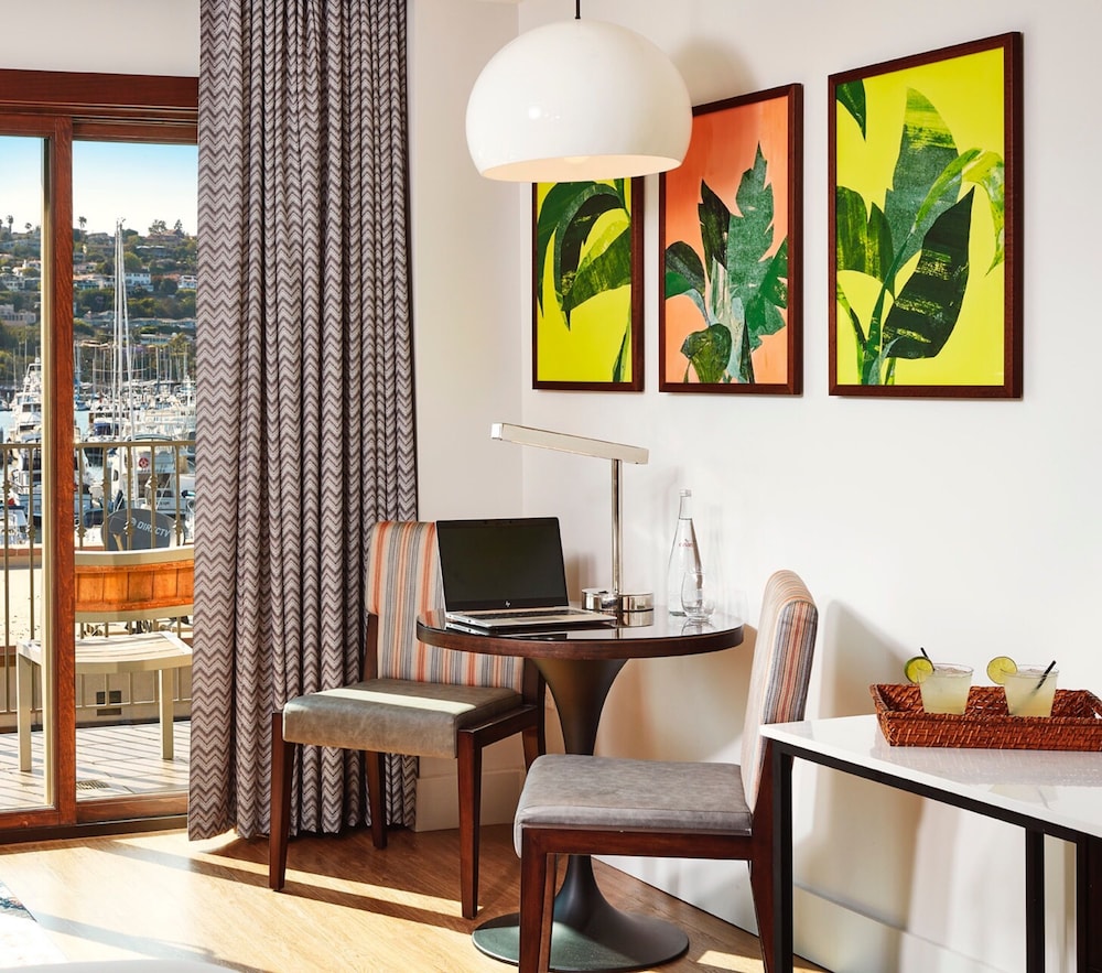 Marina View Junior Suite King photo 3
