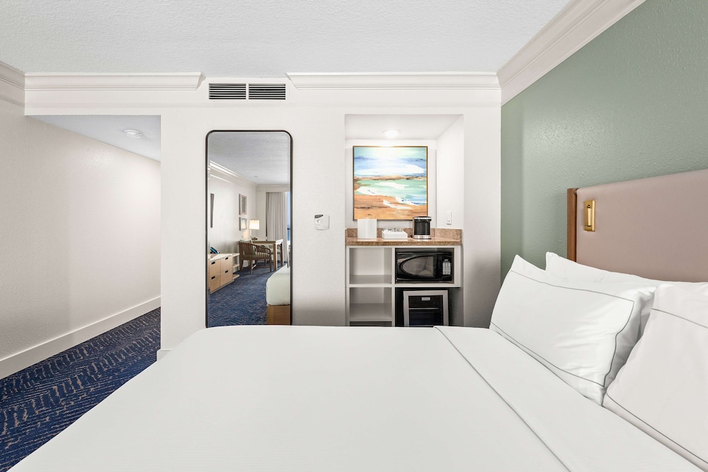 Deluxe Suite, 2 Queen Beds, Beach View - Photo 2