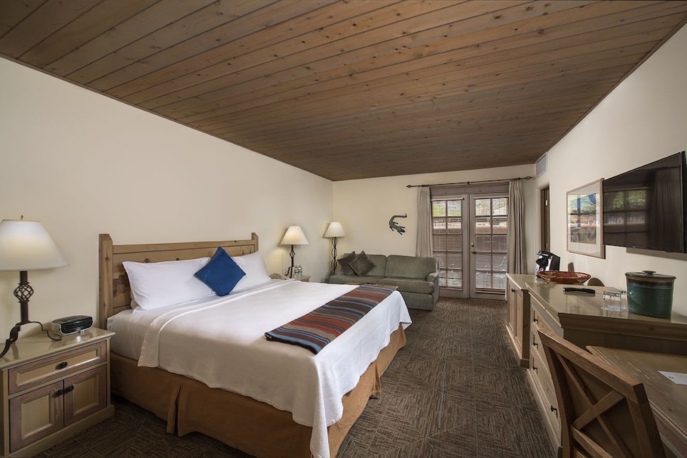 Deluxe Room, 1 King Bed - Photo 2