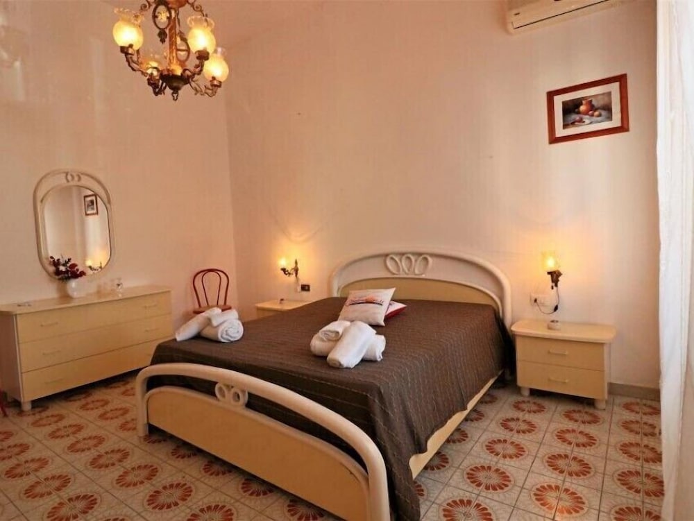 Panoramic Cottage, 2 Bedrooms, Sea View, Beachfront