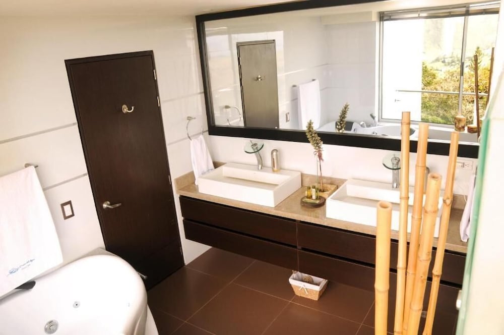 Luxury Room, Balcony, Mountain View photo 2