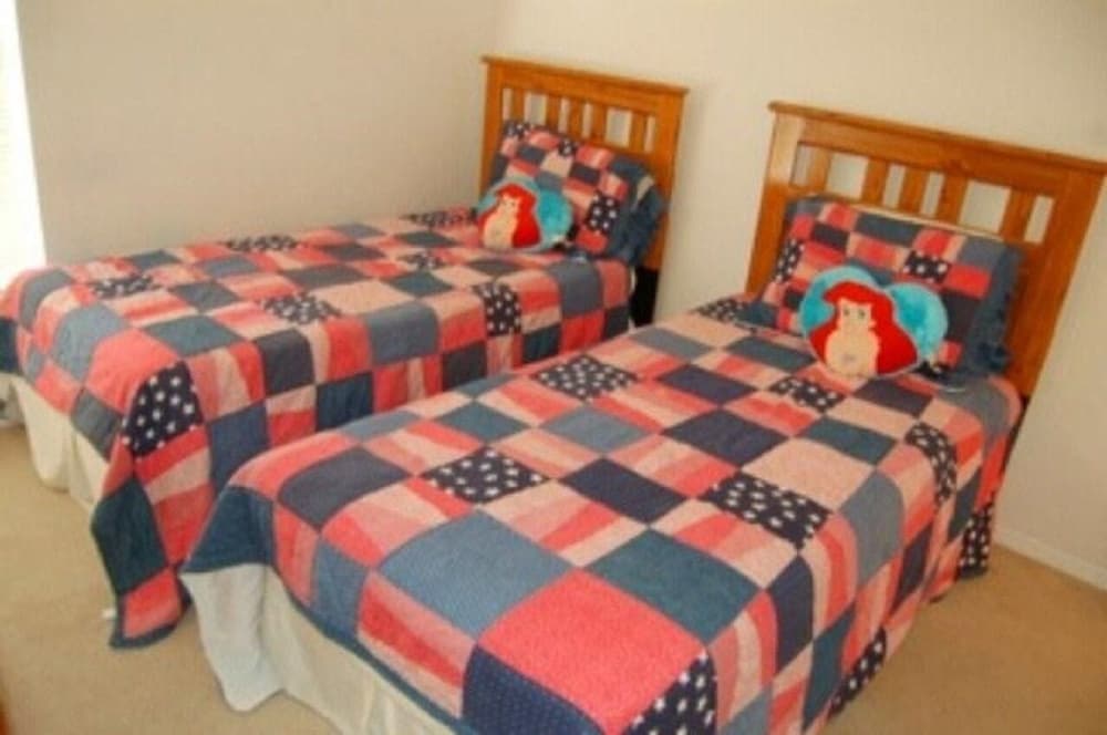 House, Multiple Beds (Ref 23 Amazing 4 Bed villa with own p)