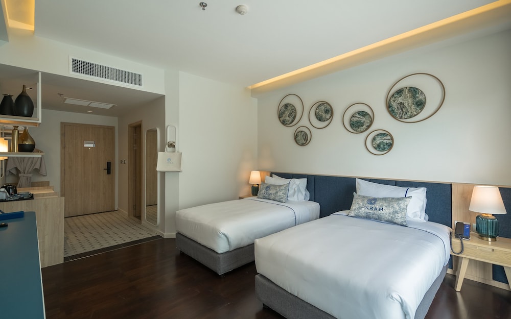 Deluxe Twin Room, City View