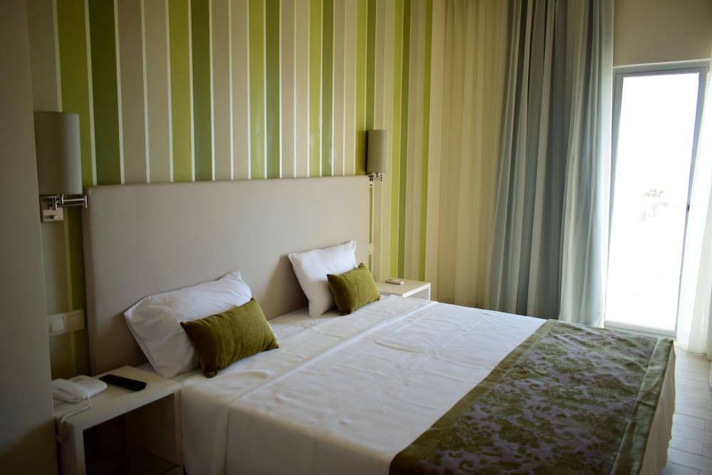 Standard Double or Twin Room - Photo 2