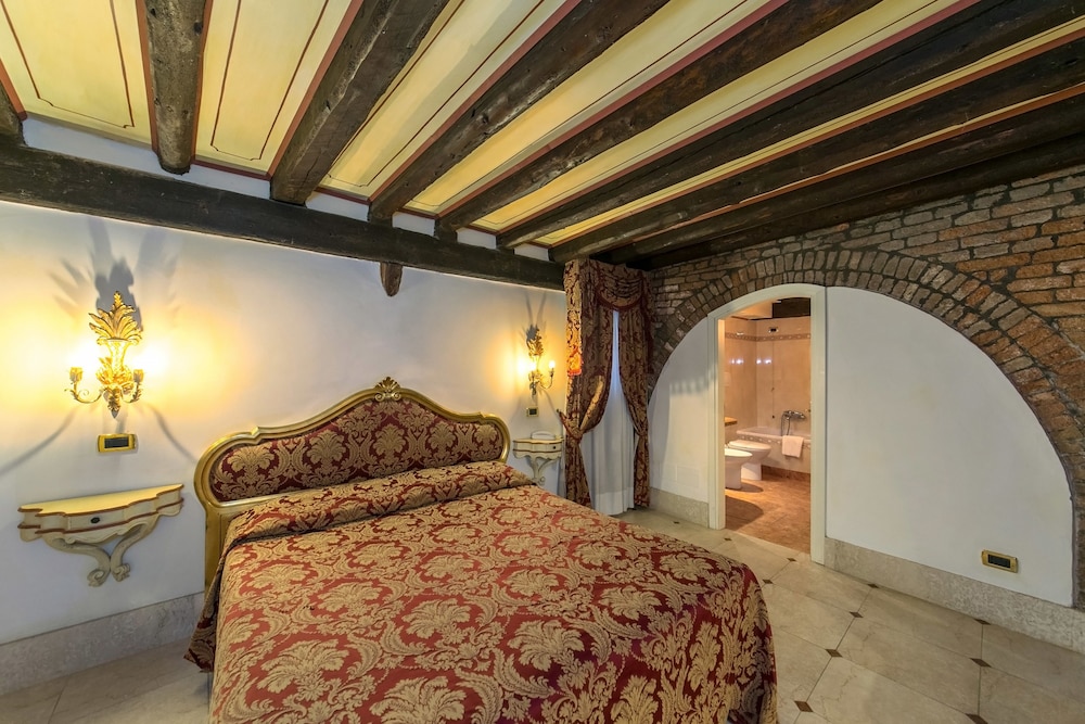 Suite, Annex Building photo 1