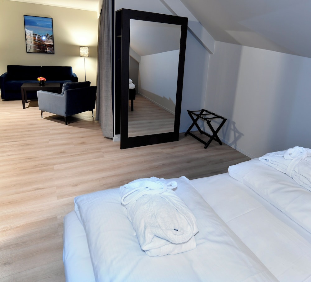 Junior Suite, Non Smoking - Photo 6