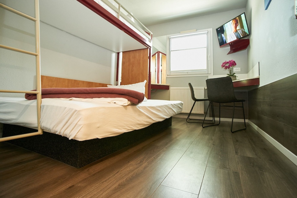 Economy Triple Room