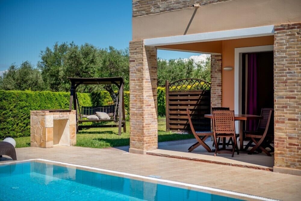 Premium Three-Bedroom Villa with Heated Private Pool & Sea View photo 3