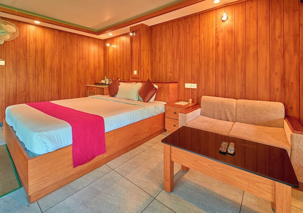 Deluxe Wooden Suite