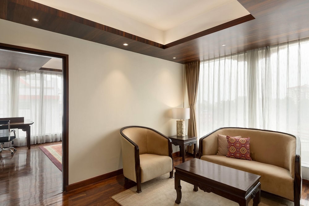 Junior Suite, 1 King Bed - Photo 1