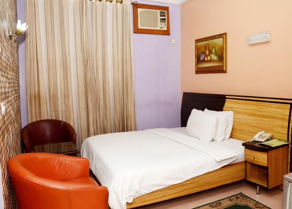 Deluxe Room - Photo 5