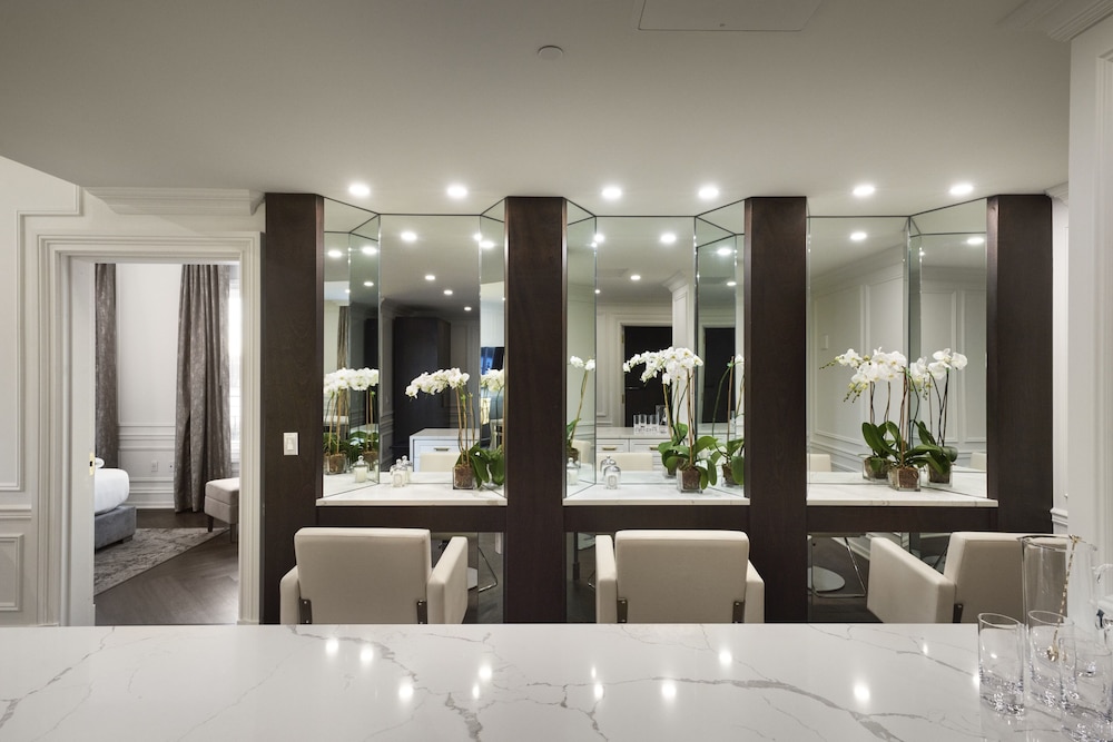 Accessible Premier Suite - Photo 2