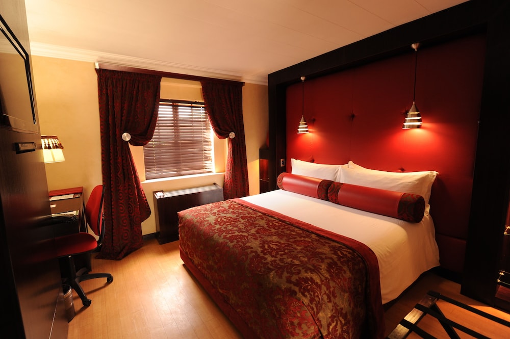 Luxury Suite photo 2