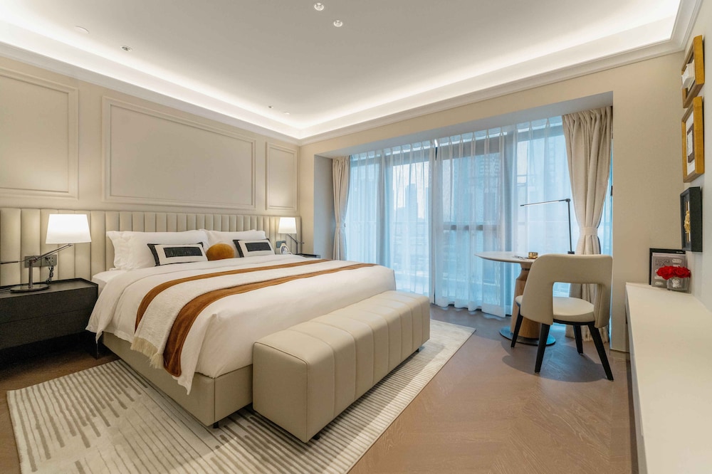 2 Bedroom Premier photo 3
