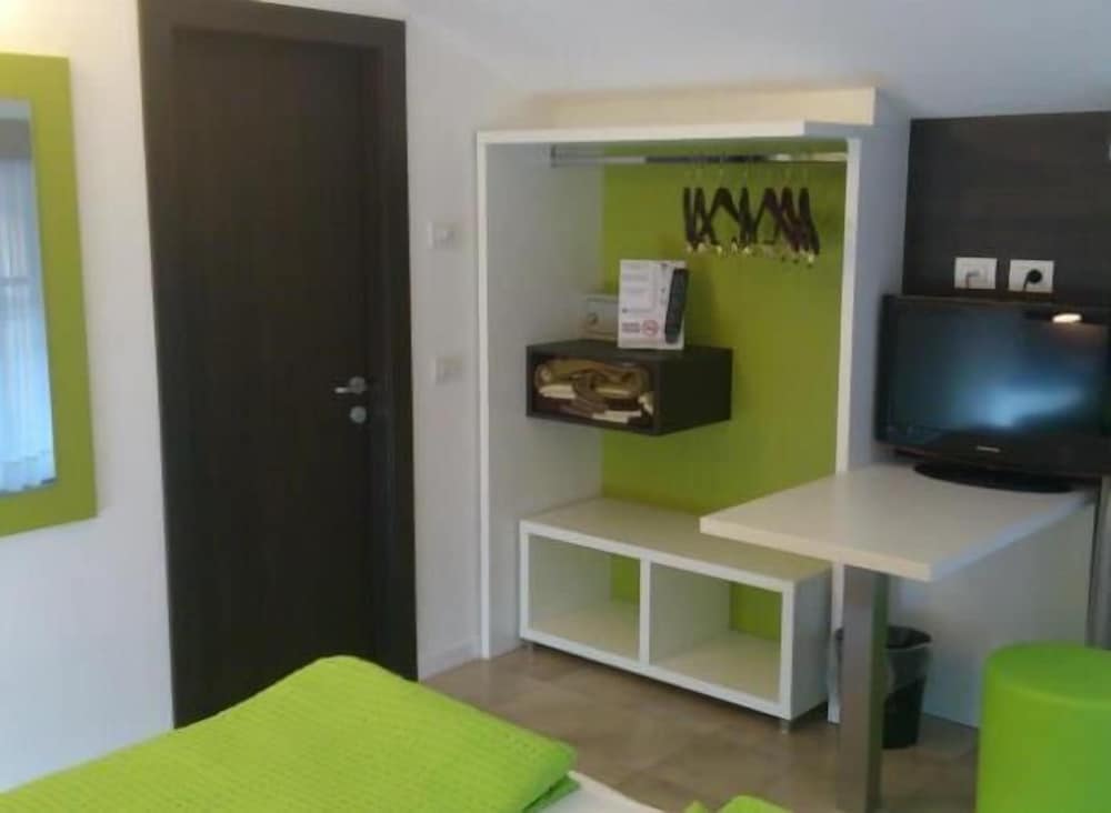 Double Room - Photo 7