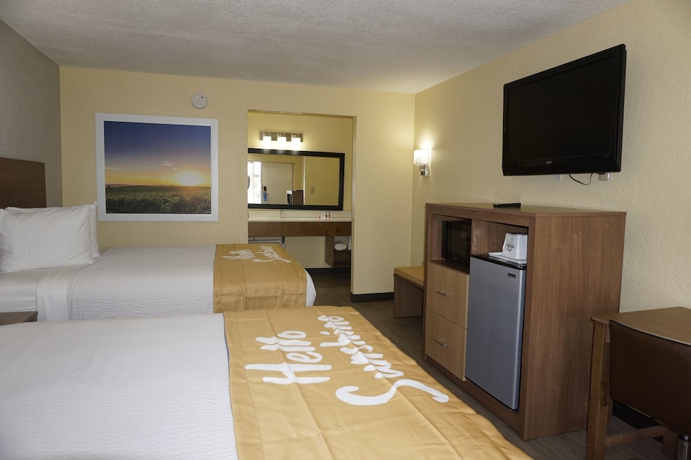 Room, 2 Queen Beds, Non Smoking - Photo 4