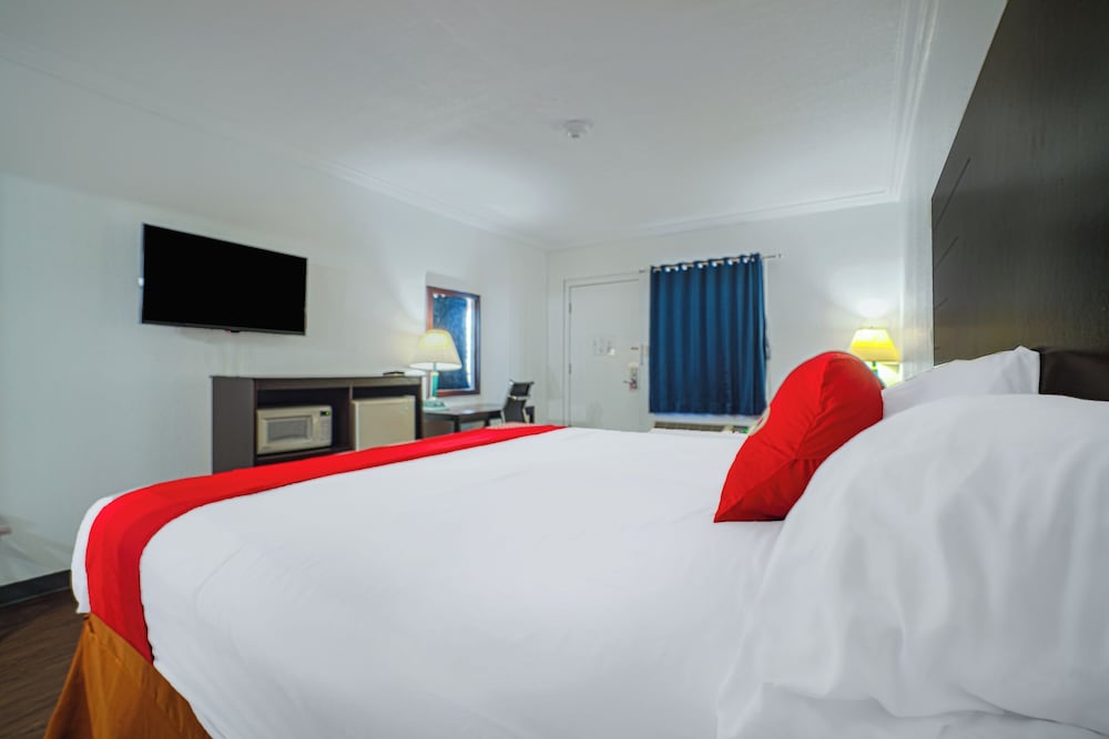Room, 1 King Bed - Photo 8