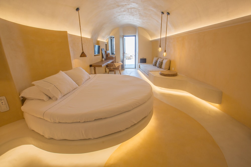 4 Deluxe Cliff Cave Suite (Indoor Massage Pool) - Photo 4