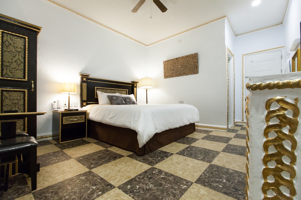 Standard King Room photo 2