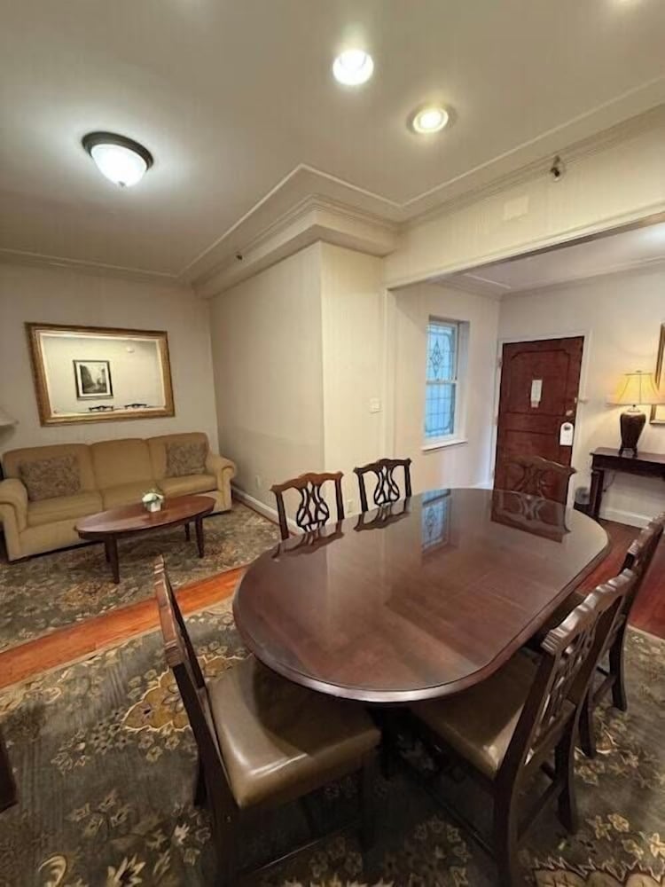 Corporate Suite - ONE QUEEN BED with Juliet Balcony - Penn's Landing Bridge View