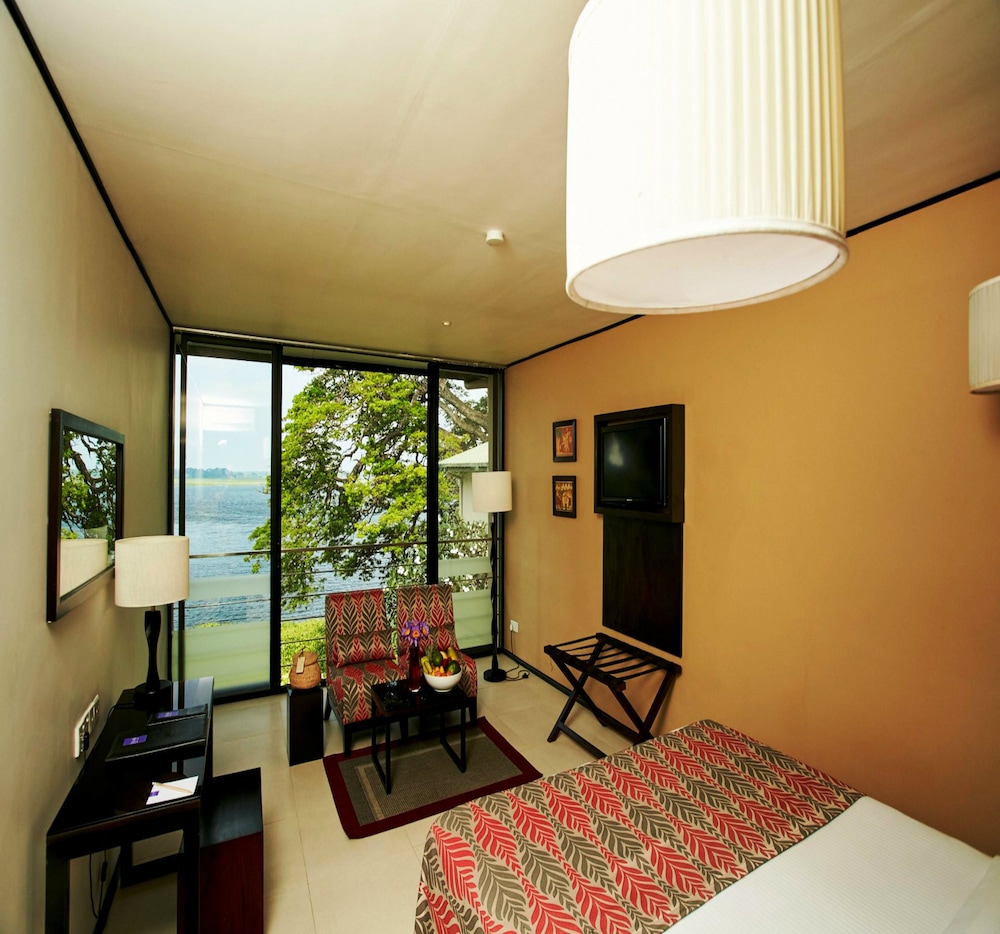 Deluxe Lake View photo 2