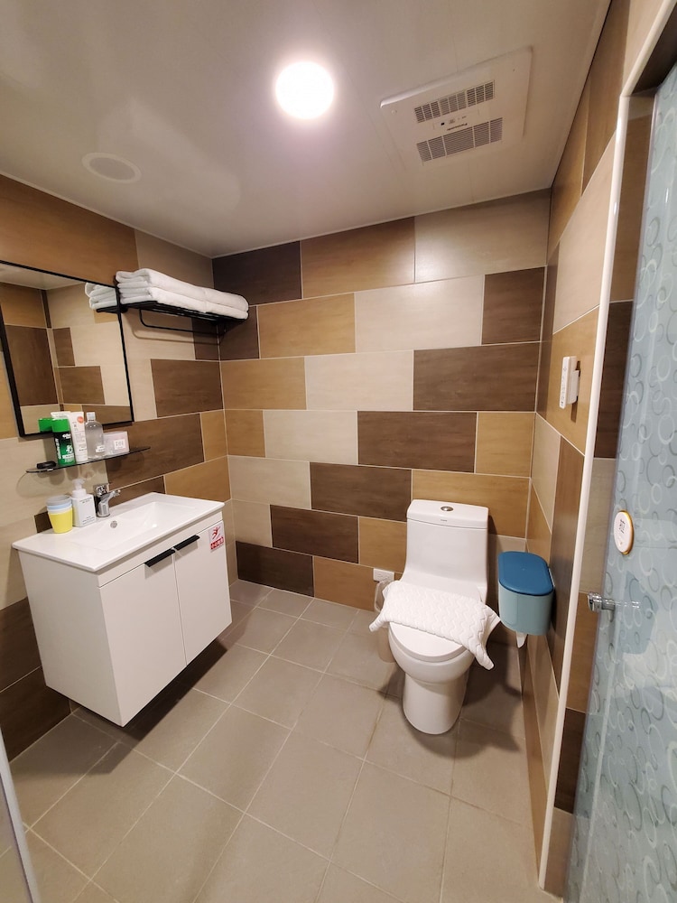 Standard Quadruple Room, Non Smoking - Photo 3