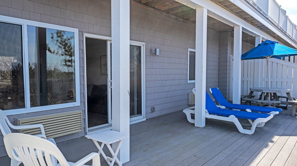 Lower Two Bedroom Two Bath Poolside photo 2