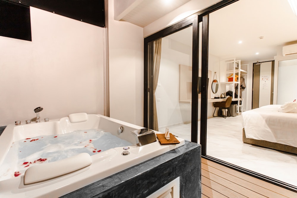 Deluxe Double or Twin Room, Jetted Tub