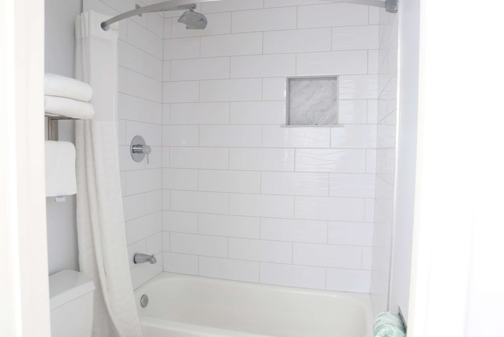 Standard Room, 2 Queen Beds - Photo 9