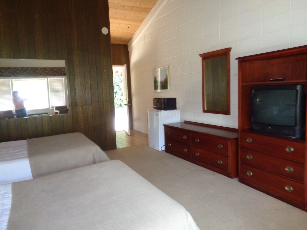 Standard Room, 2 Double Beds photo 1