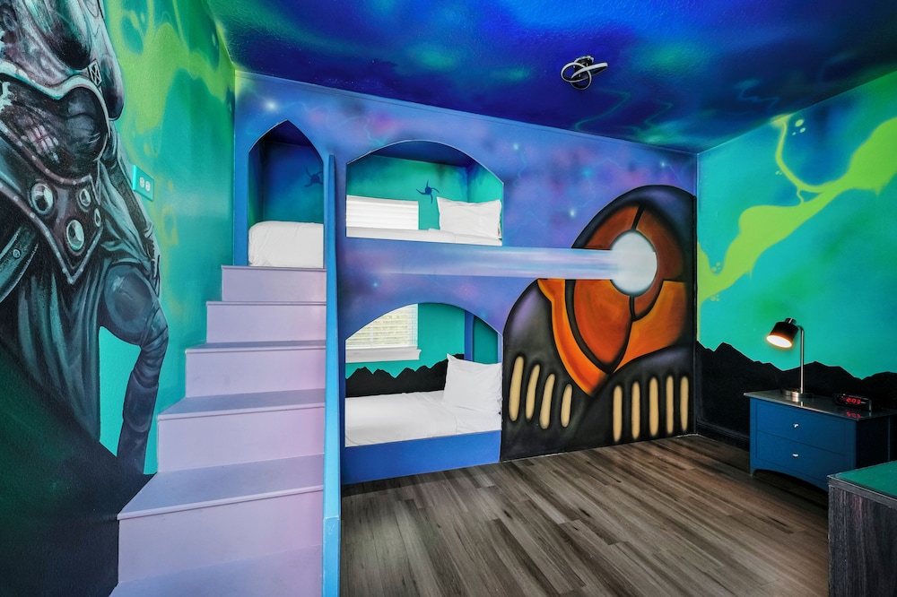 Elite House, Private Pool (11 Bedrooms Westside)